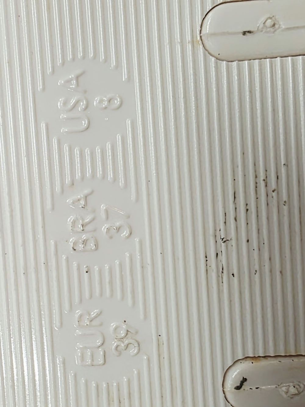 kate spade white jelly thong sandals with spade medallion - Picture 5 of 5